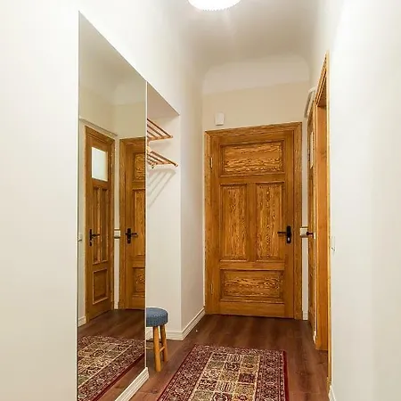 아파트 Stories Writer's Ap 40sqm Renovated Free Parking *