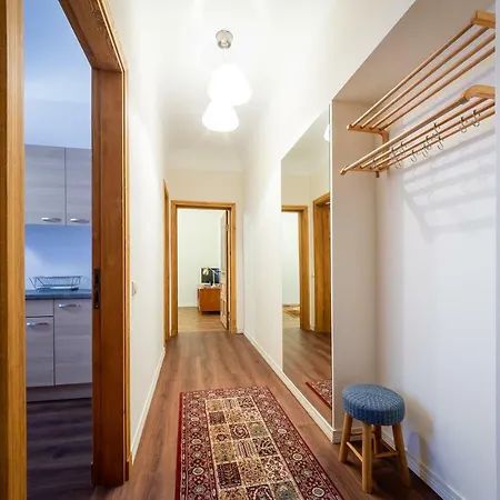 Stories Writer's Ap 40sqm Renovated Free Parking 아파트 리가